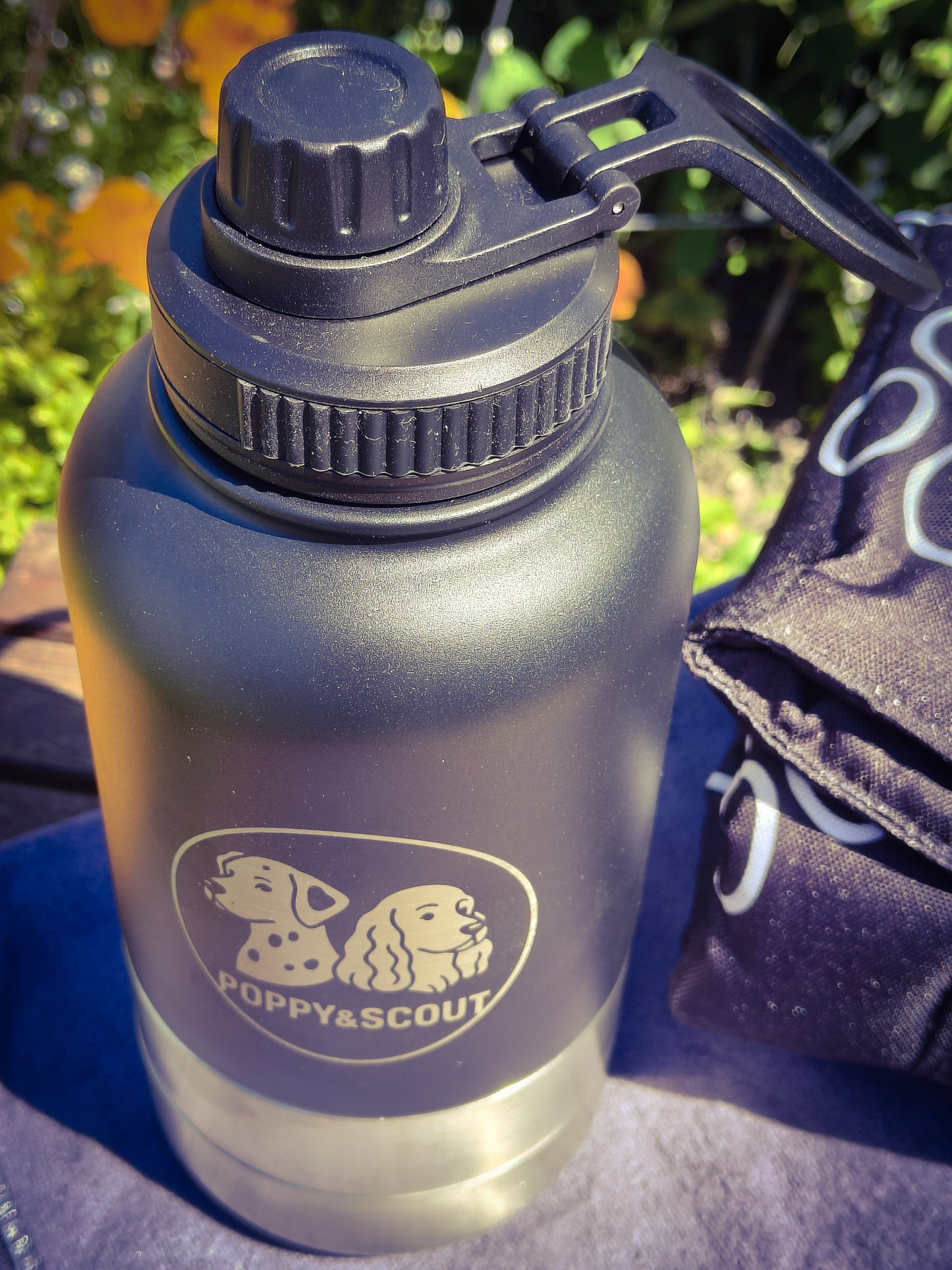 Poppy&Scout thermal flask with screw-on bowls