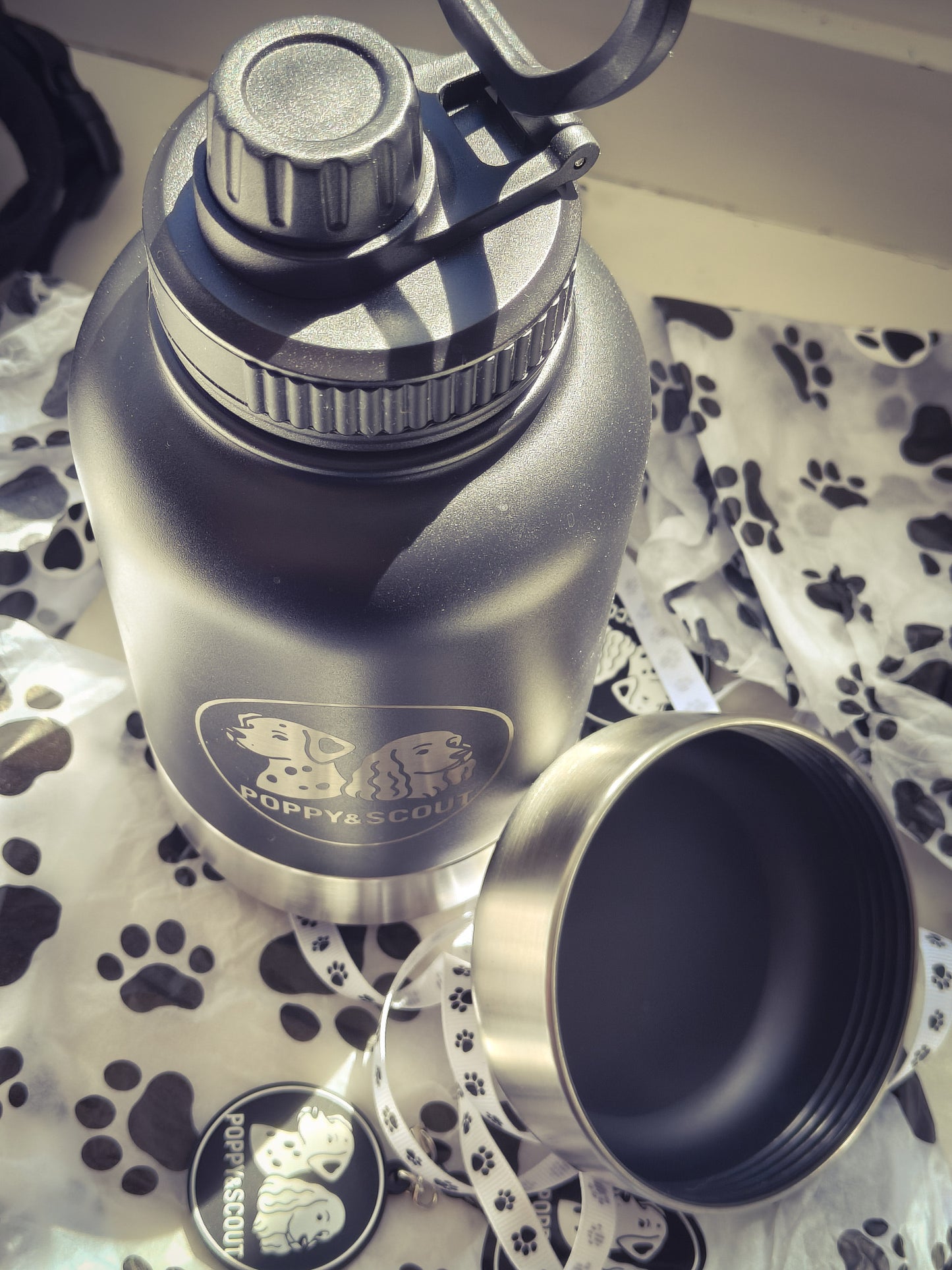 Poppy&Scout thermal flask with screw-on bowls